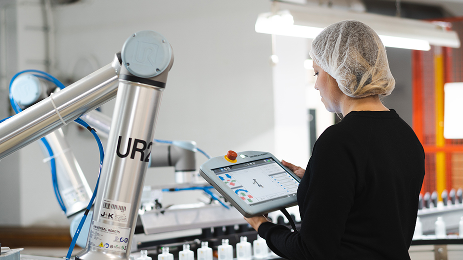 Mitarbeiterin der Firma Roeser bei der Arbeit