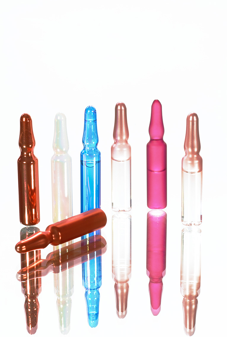 verschiedenfarbig lackierte Ampullen