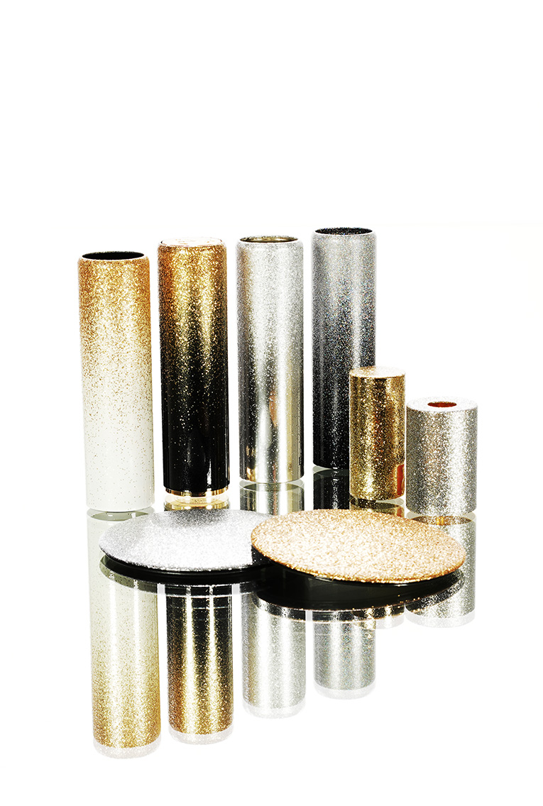 in gold und silber glitzernd lackierte lippenstifthüllen
